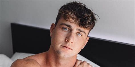 harry jowsy naked|Too Hot To Handles Harry Jowsey shares nude bedroom snap